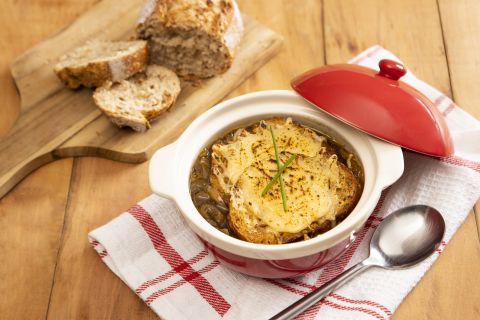 Sopa de Cebola Francesa com Torrada de Pão com Queijo Gruyère gratinado