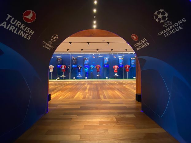 Turkish Airlines Lounge Business apresenta a exposição "A Jornada Estrelada" da UEFA Champions League