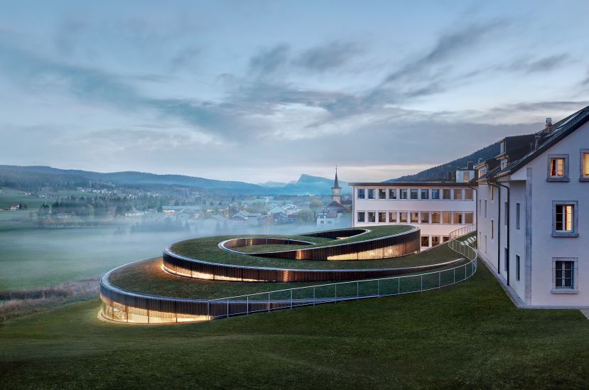 Espiral desenhada pelo BIG integra perfeitamente o Musée Atelier Audemars Piguet à paisagem do vale