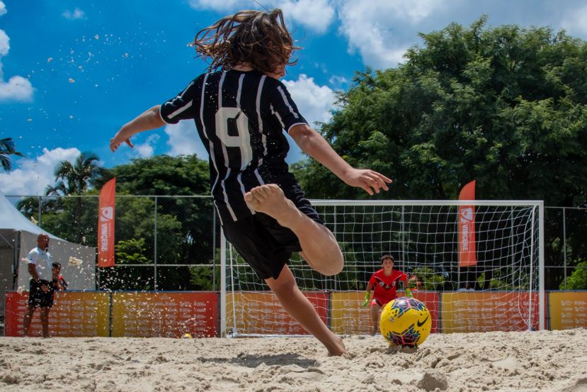 Campeões de Beach Soccer pelo Corinthians atuam em torneio de base para estimular categorias de formação de atletas