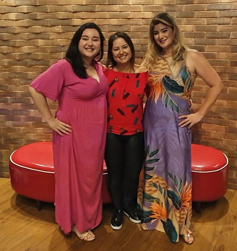Cassia Ban (esquerda), Tatiana Shiozaki (centro) e Vanessa Ban (direita)