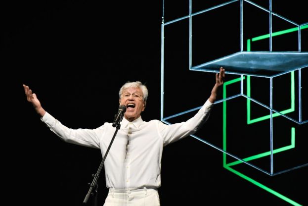 Caetano Veloso se apresenta pela primeira vez em Trancoso