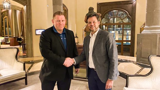 Dave Coombe, Presidente Global de Fueling Solutions para Gilbarco Veeder-Root e Bruno Rosas, Presidente da marca para a América Latina
