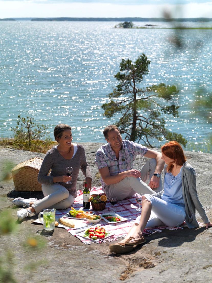 Verão finlandês conta com diversas atrações e atrai turistas do mundo todo