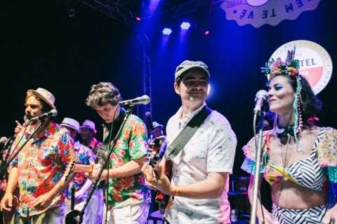 Rodrigo Borges, Wilson Lopes, Samuel Rosa e Ana Flavia Rodrigues durante a última edição do Baile de Máscaras Bem te Viu, Bem te Vê