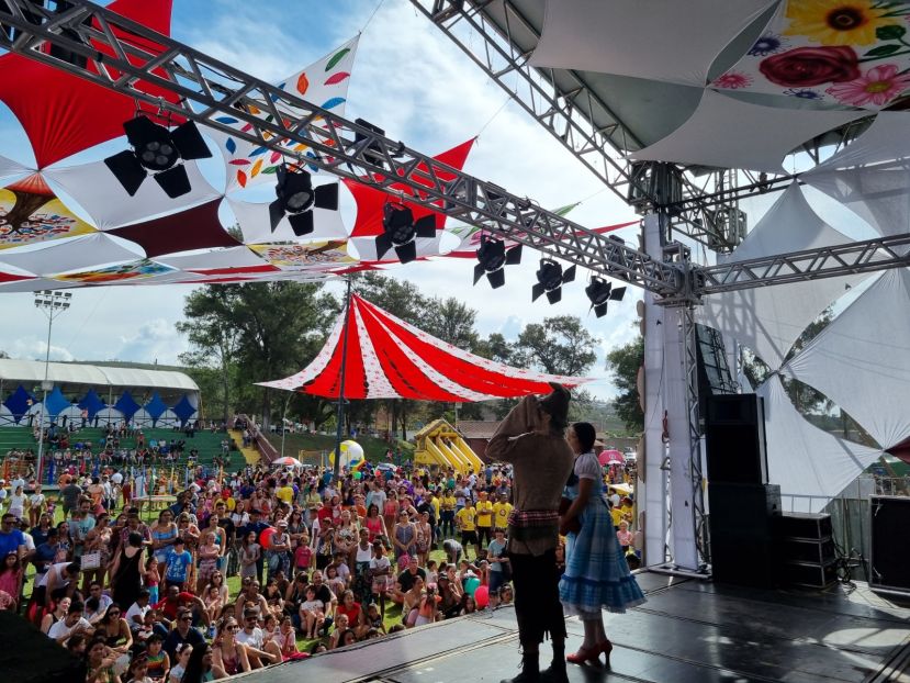 Começa a 51ª Festa das Rosas e Flores de Barbacena