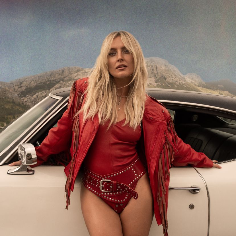 Novo single de Perrie, "You Go Your Way", já está disponível