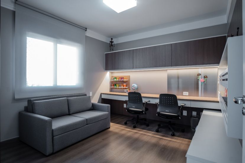 Os projetos assinados pelo Estúdio 4 contemplam forte atenção à ergonomia, com a especificação de mobiliário adequado, um bom projeto luminotécnico, temperatura ambiente confortável e aconchego