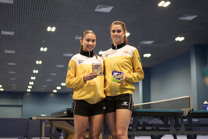 Giulia e Bruna Takahashi, do tênis de mesa, são integrantes do Time Ajinomoto