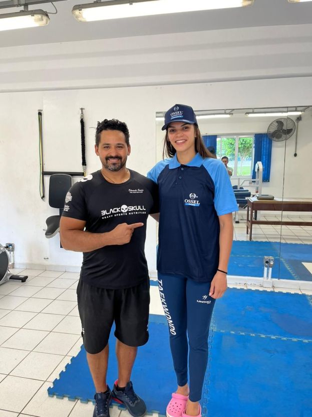 Evanio Sousa, fisiologista, e Caroline Santos